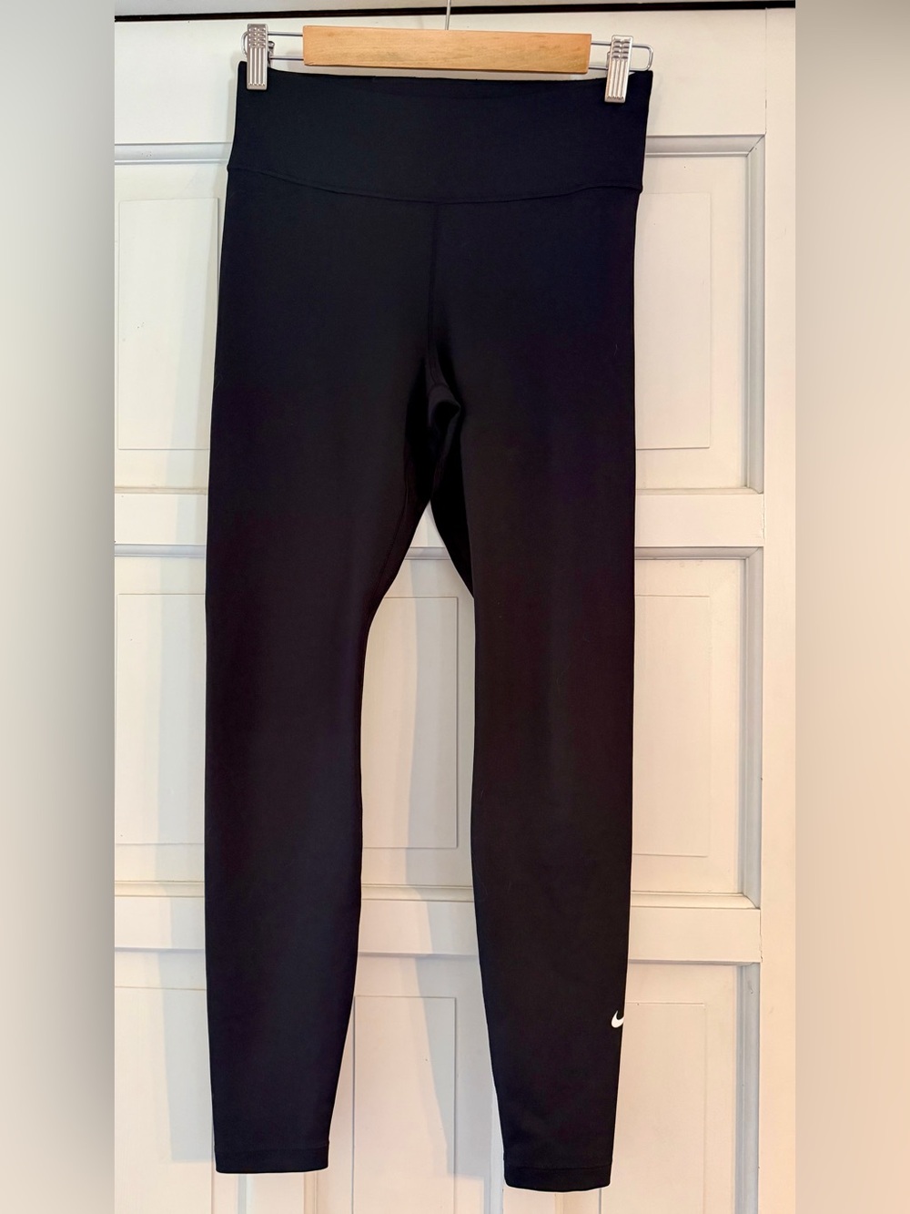 Nike Women's Black High-Waist Leggings with Swoosh